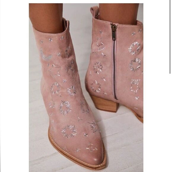 Free People Suede Embroidered Bowers Boots In Perfect Pink Size 7.5 (38) NIB - Picture 3 of 16
